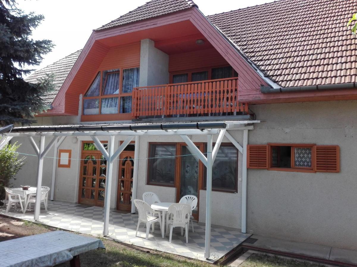 Hutter Vendeghaz Hotel Szantod Ngoại thất bức ảnh